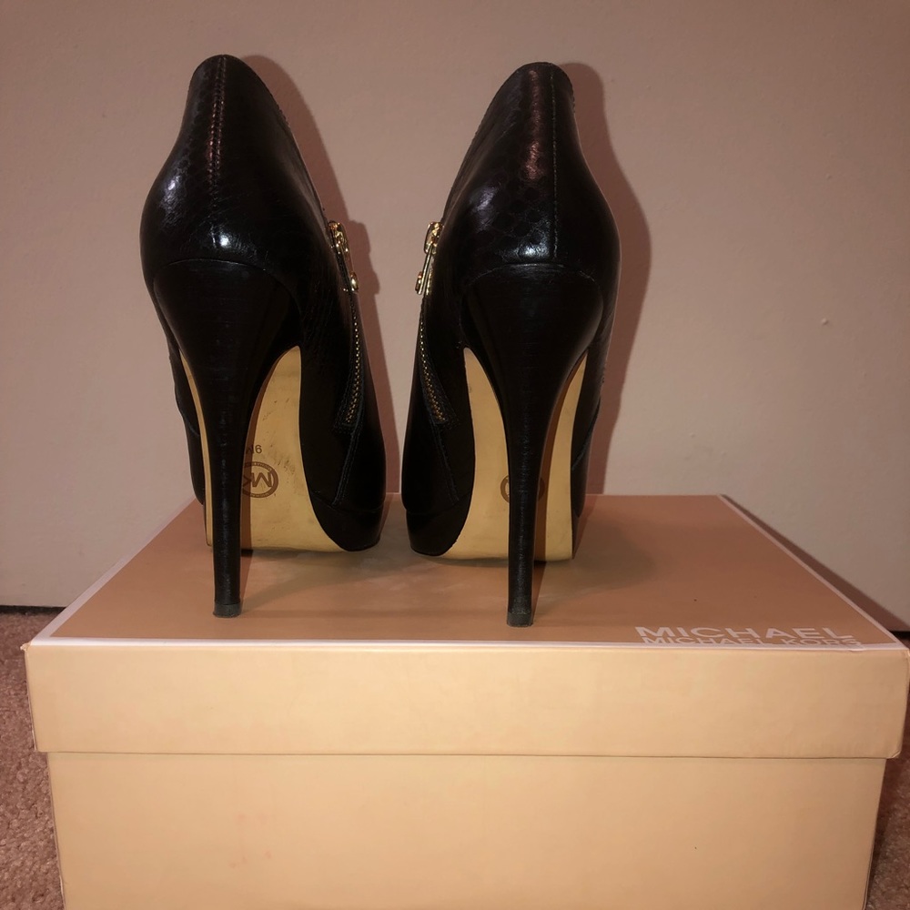 Michael Kors black heeled booties - Picture 5 of 5